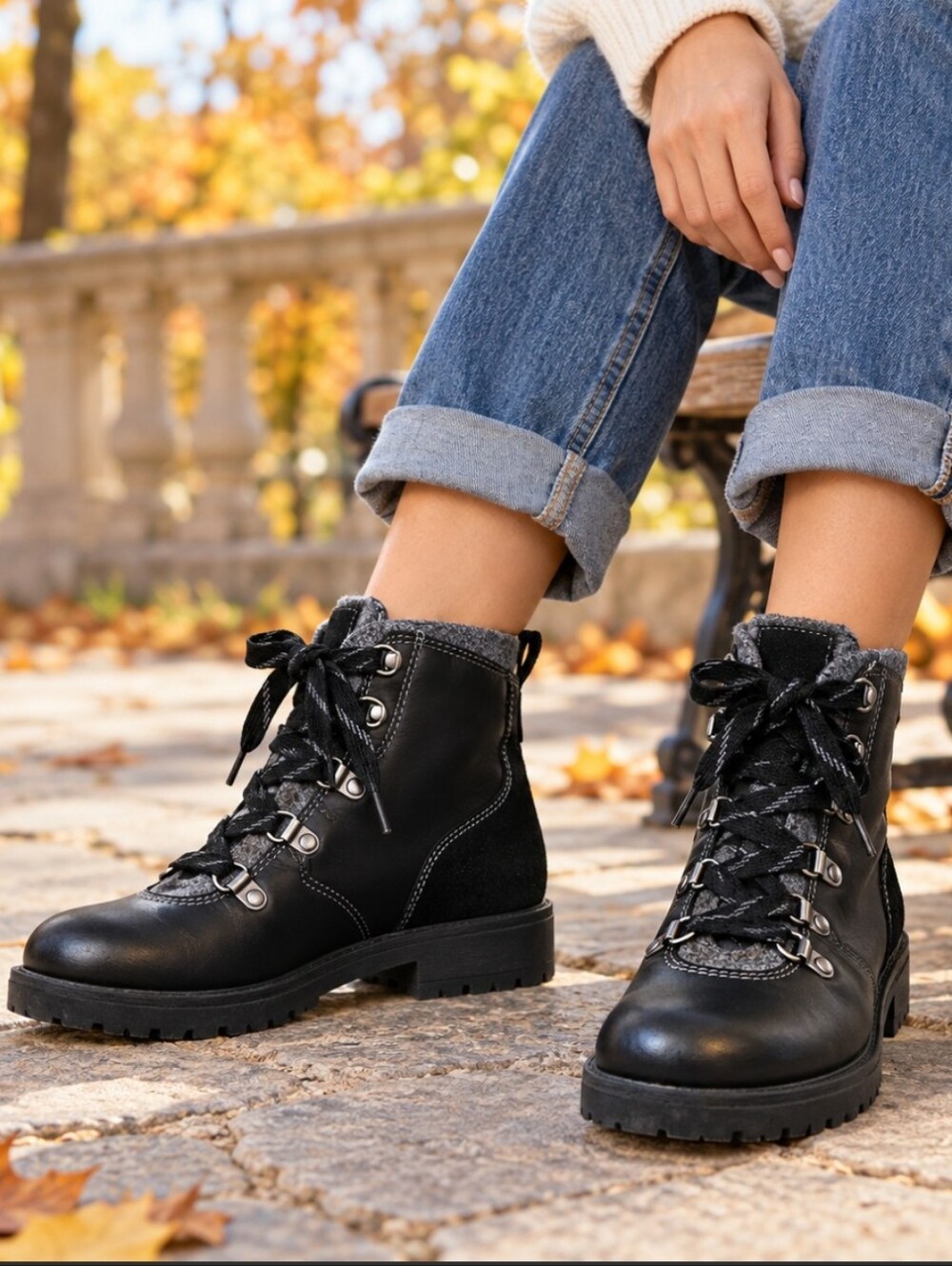 Clarks Collection Black Gray Lace-Up Lug Sole Ankle Boots Women’s 7.5M
